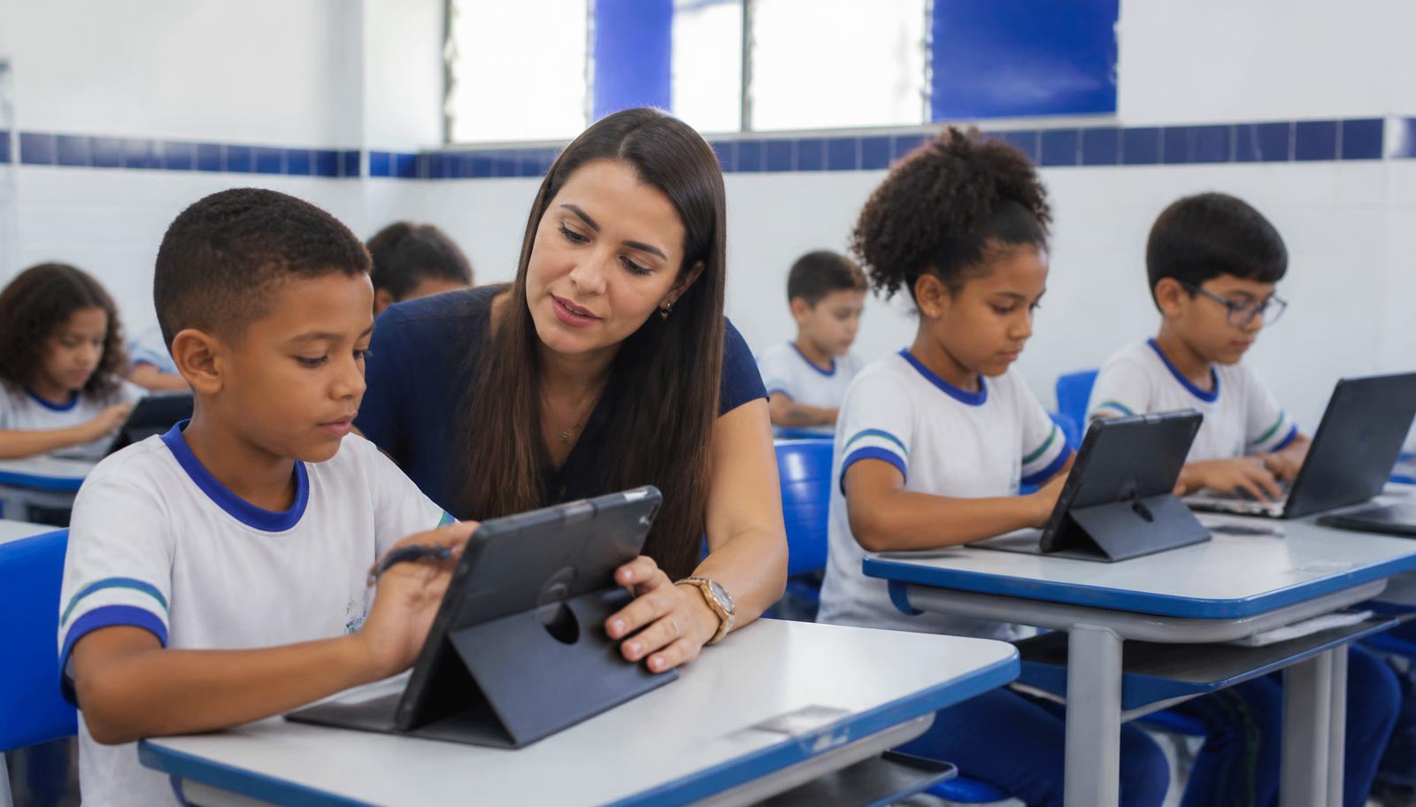 Mariana amplia ações de inovação tecnológica nas escolas municipais